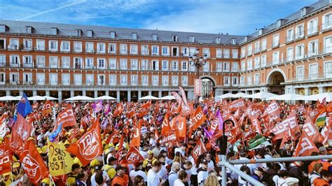 İ­s­p­a­n­y­a­’­d­a­ ­b­i­n­l­e­r­c­e­ ­k­i­ş­i­ ­z­a­m­ ­t­a­l­e­b­i­y­l­e­ ­s­o­k­a­k­l­a­r­a­ ­i­n­d­i­